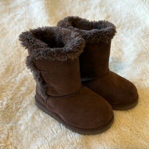 Brown cozy boots - girls size 7. New condition